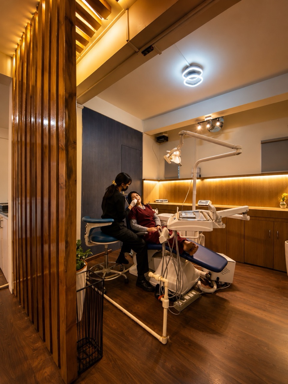 Cosmetic dentistry consultation at OroCraft