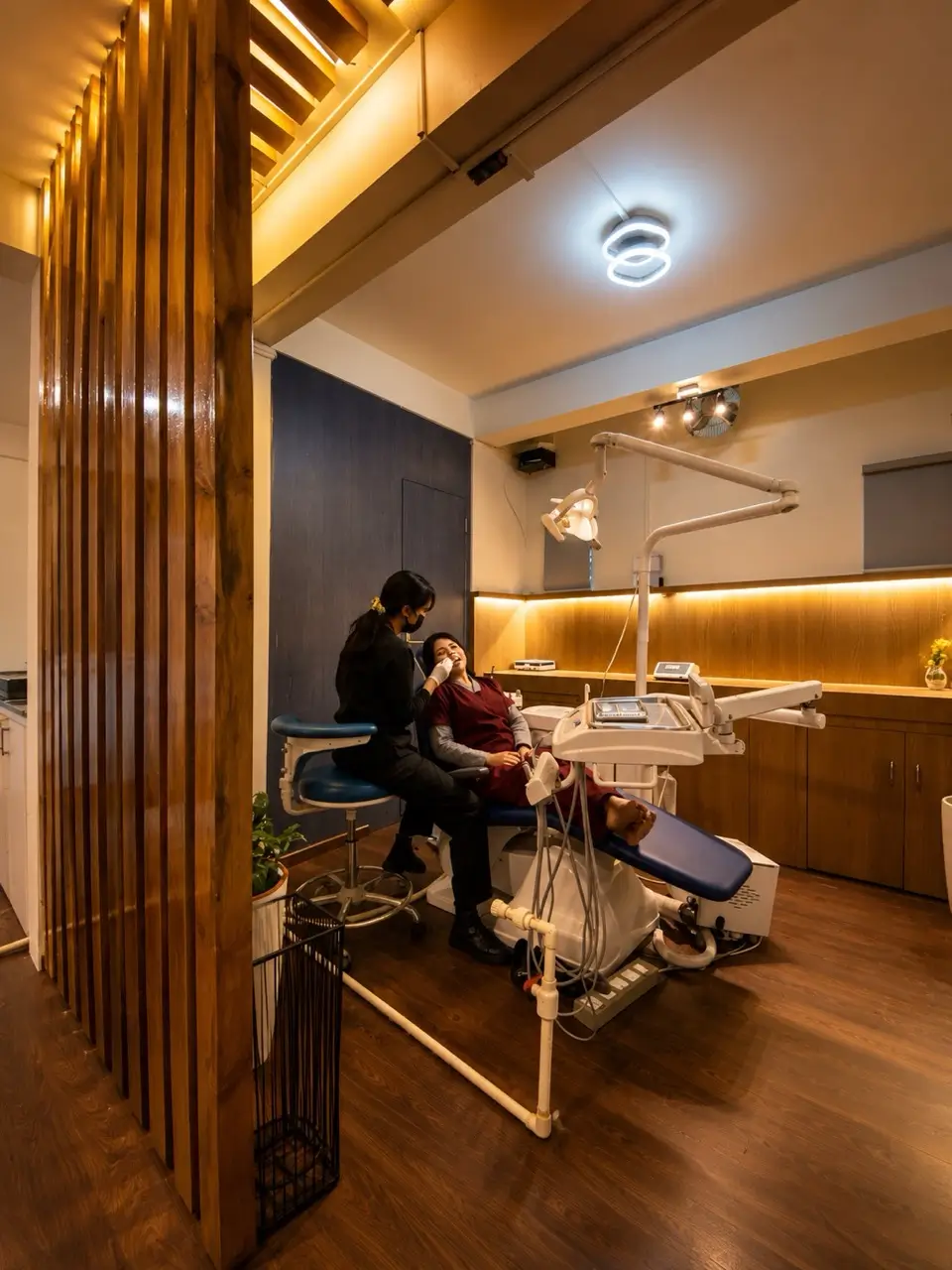 Cosmetic dentistry consultation at OroCraft